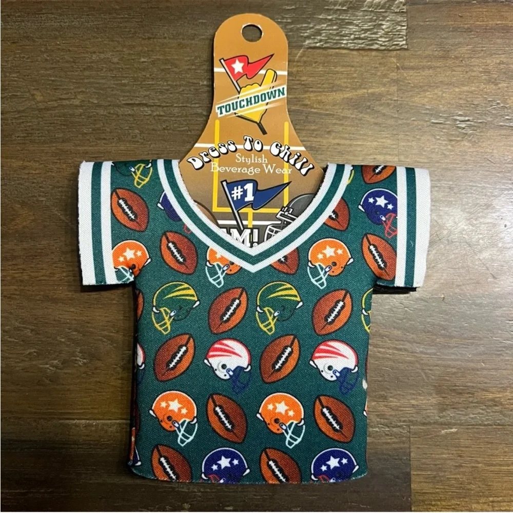 ✅ Football shirt beer bottle coozie